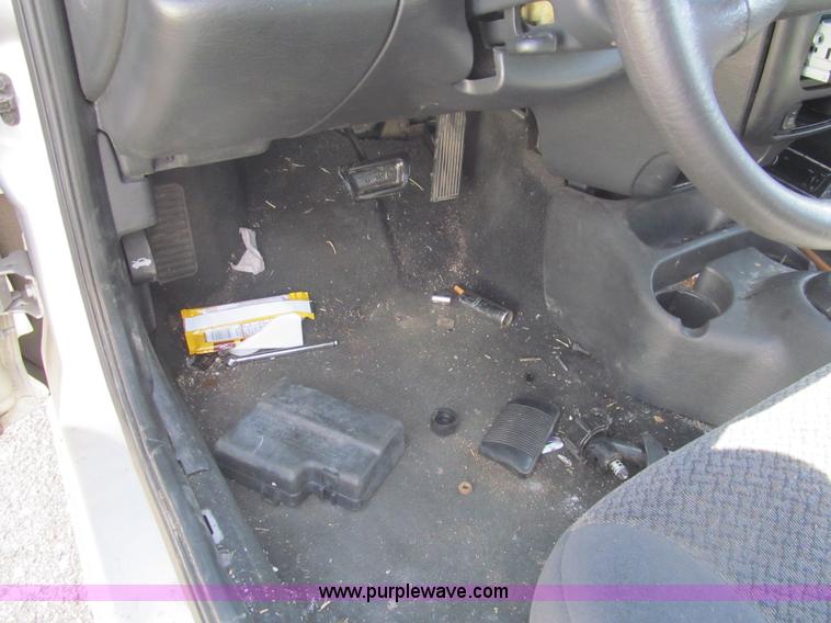 image for item I7122 2001 Dodge Neon