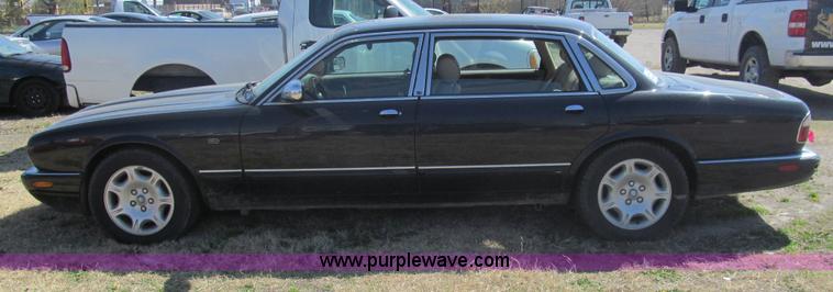 image for item I7126 2003 Jaguar XJ