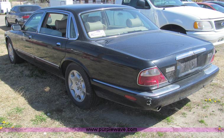 image for item I7126 2003 Jaguar XJ