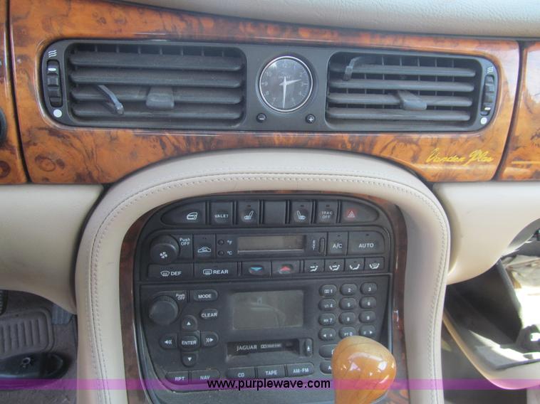 image for item I7126 2003 Jaguar XJ