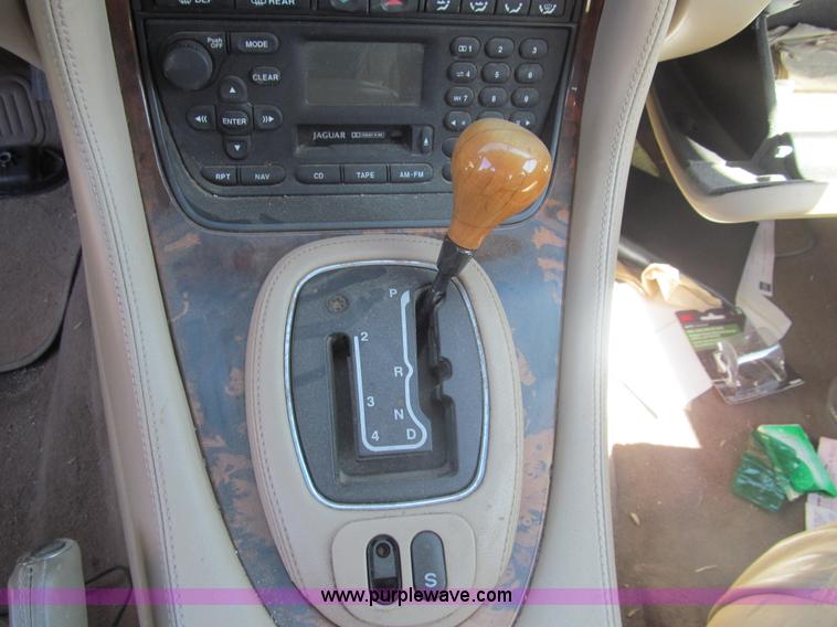 image for item I7126 2003 Jaguar XJ