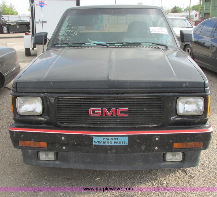 image for item I9698 1993 GMC Sonoma Club Coupe pickup truck