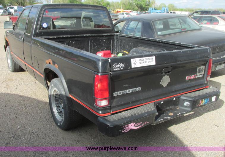 image for item I9698 1993 GMC Sonoma Club Coupe pickup truck