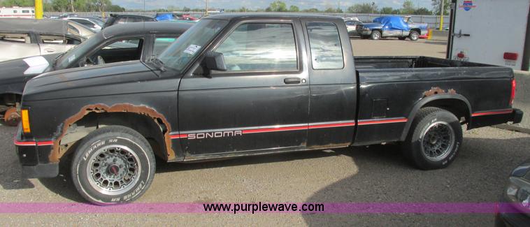 image for item I9698 1993 GMC Sonoma Club Coupe pickup truck