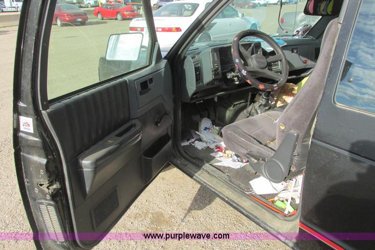 image for item I9698 1993 GMC Sonoma Club Coupe pickup truck