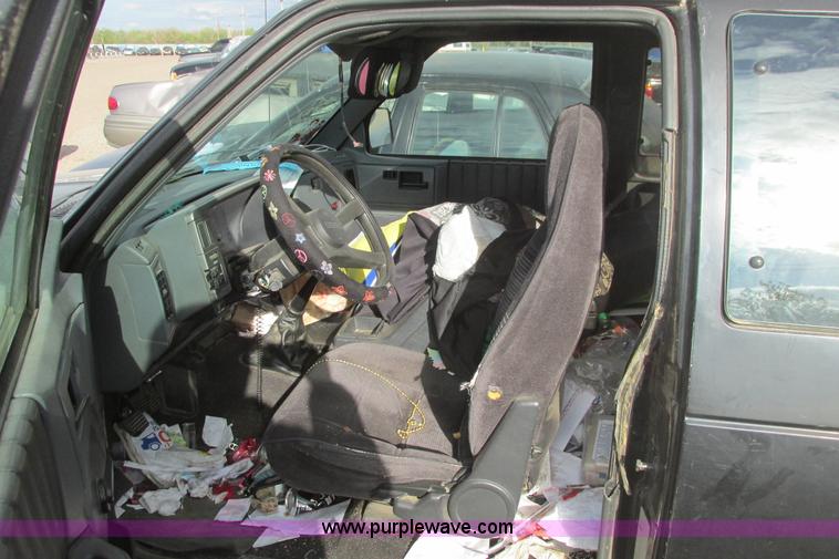 image for item I9698 1993 GMC Sonoma Club Coupe pickup truck