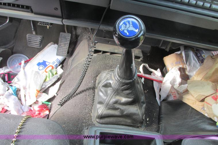 image for item I9698 1993 GMC Sonoma Club Coupe pickup truck