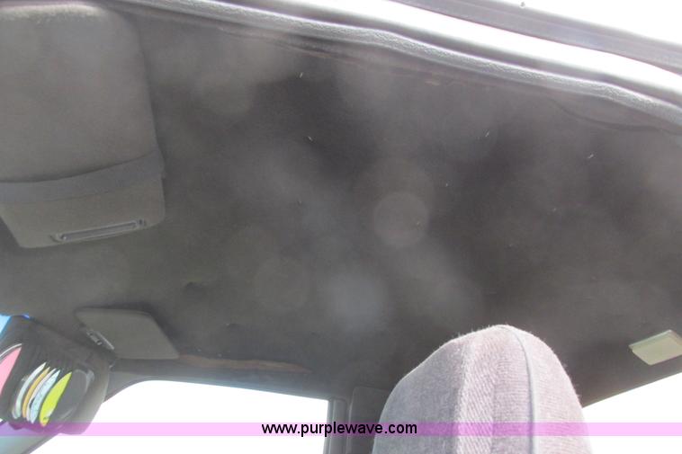 image for item I9698 1993 GMC Sonoma Club Coupe pickup truck