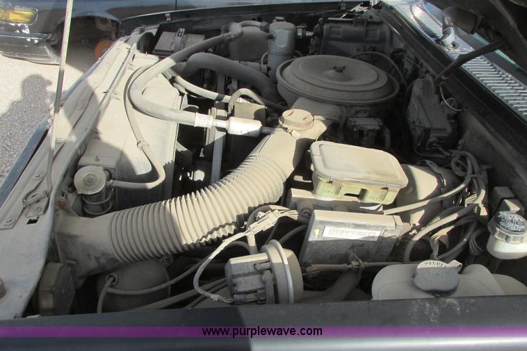 image for item I9698 1993 GMC Sonoma Club Coupe pickup truck