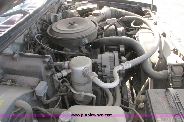 image for item I9698 1993 GMC Sonoma Club Coupe pickup truck