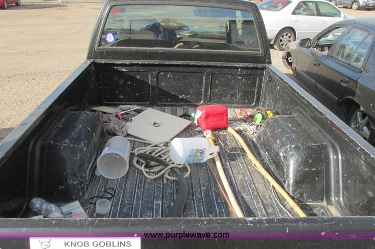 image for item I9698 1993 GMC Sonoma Club Coupe pickup truck