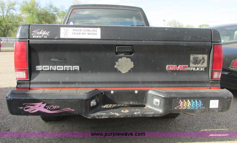 image for item I9698 1993 GMC Sonoma Club Coupe pickup truck