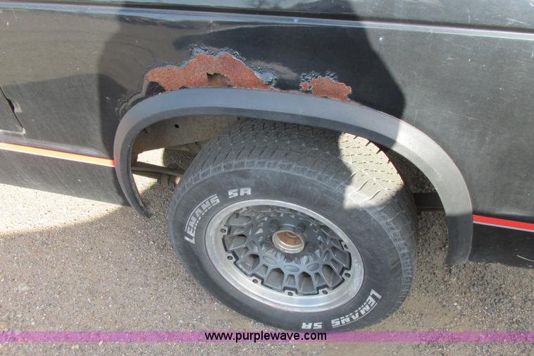 image for item I9698 1993 GMC Sonoma Club Coupe pickup truck