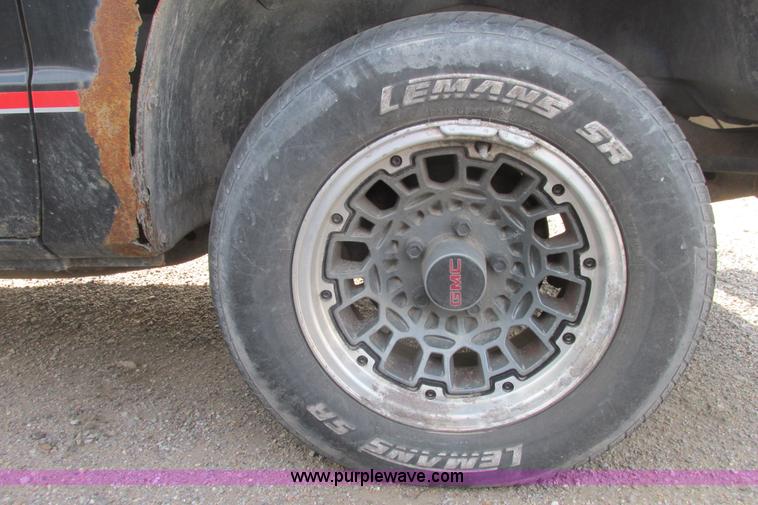 image for item I9698 1993 GMC Sonoma Club Coupe pickup truck