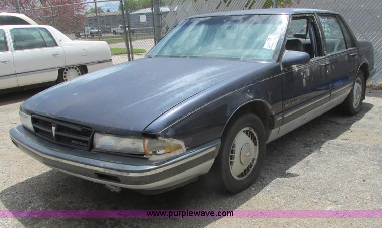 image for item I9712 1989 Pontiac Bonneville SE