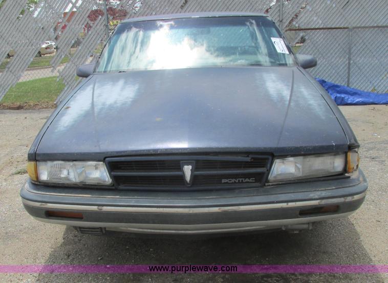 image for item I9712 1989 Pontiac Bonneville SE