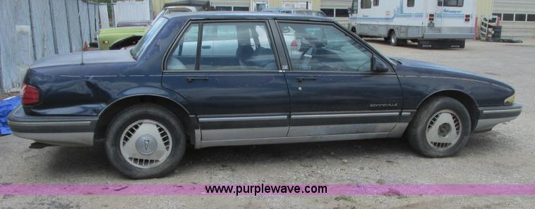 image for item I9712 1989 Pontiac Bonneville SE