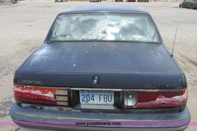image for item I9712 1989 Pontiac Bonneville SE