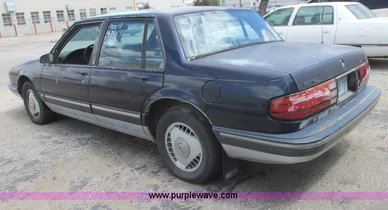 image for item I9712 1989 Pontiac Bonneville SE