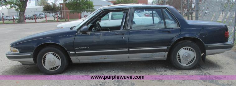 image for item I9712 1989 Pontiac Bonneville SE