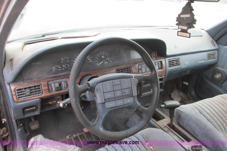image for item I9712 1989 Pontiac Bonneville SE