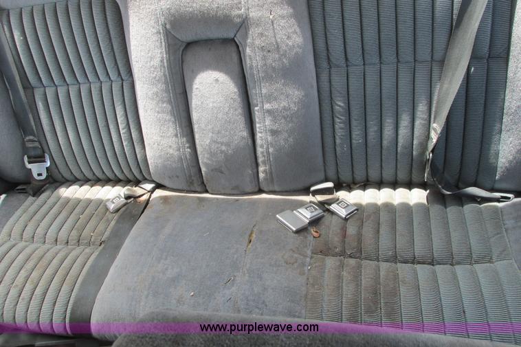 image for item I9712 1989 Pontiac Bonneville SE