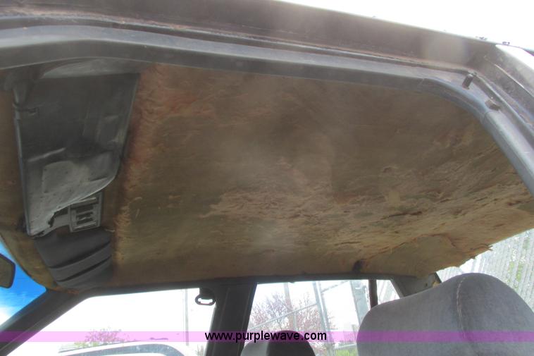 image for item I9712 1989 Pontiac Bonneville SE