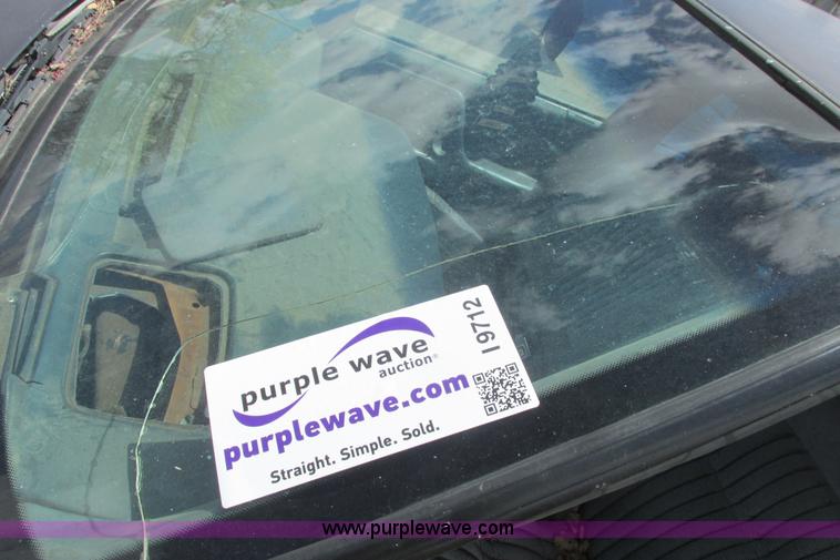 image for item I9712 1989 Pontiac Bonneville SE