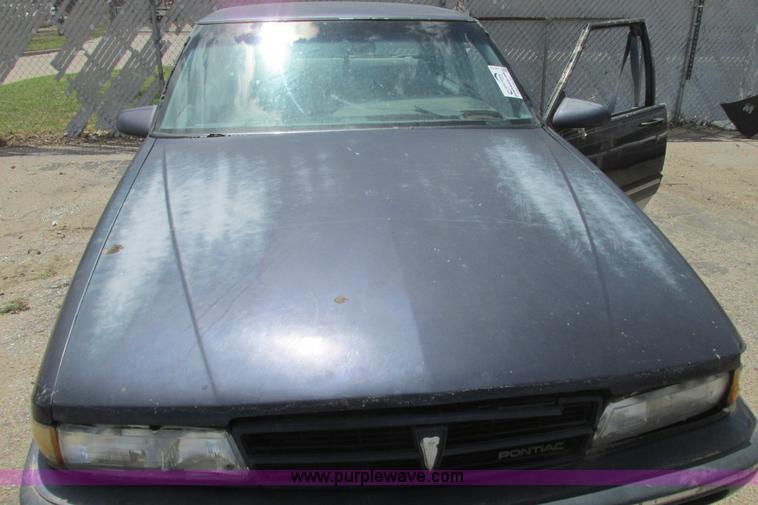 image for item I9712 1989 Pontiac Bonneville SE