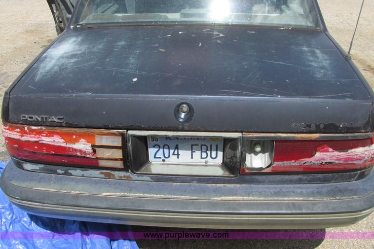 image for item I9712 1989 Pontiac Bonneville SE