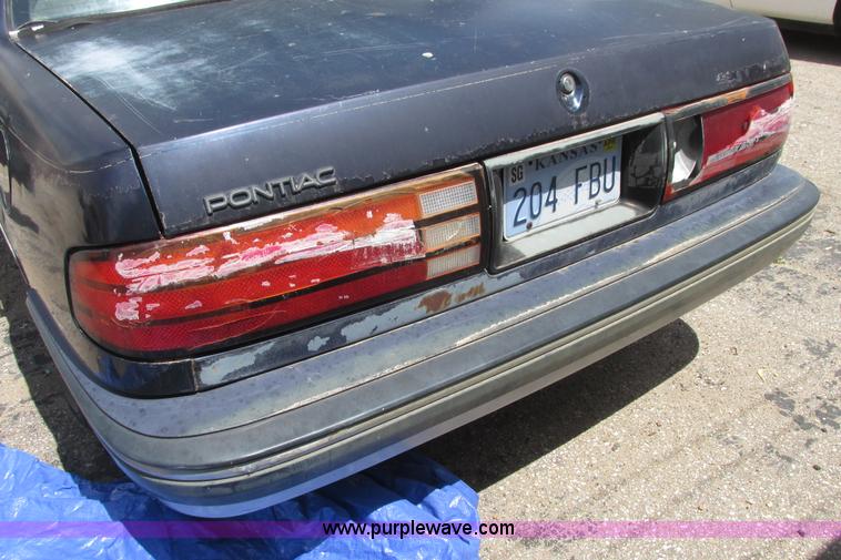 image for item I9712 1989 Pontiac Bonneville SE