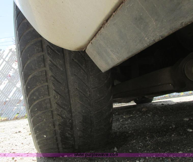 image for item I9712 1989 Pontiac Bonneville SE