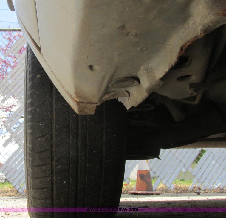 image for item I9712 1989 Pontiac Bonneville SE