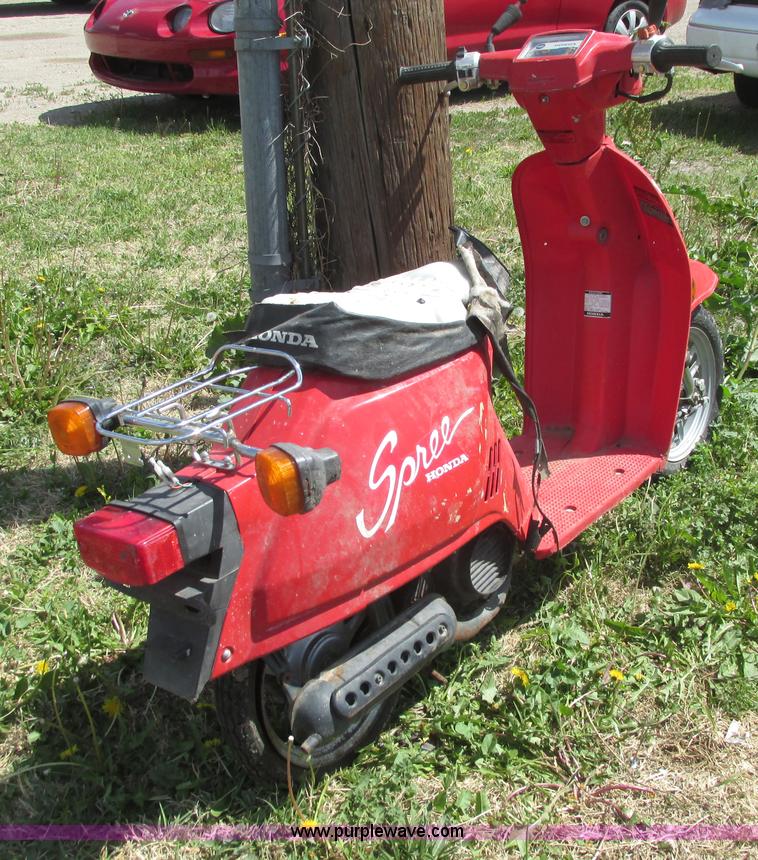 image for item I9713 1985 Honda Spree NQ50 scooter