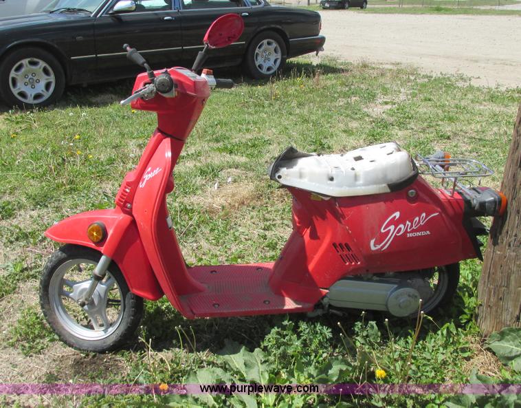 1985 Honda Spree NQ50 scooter in Wichita, KS Item I9713 sold Purple