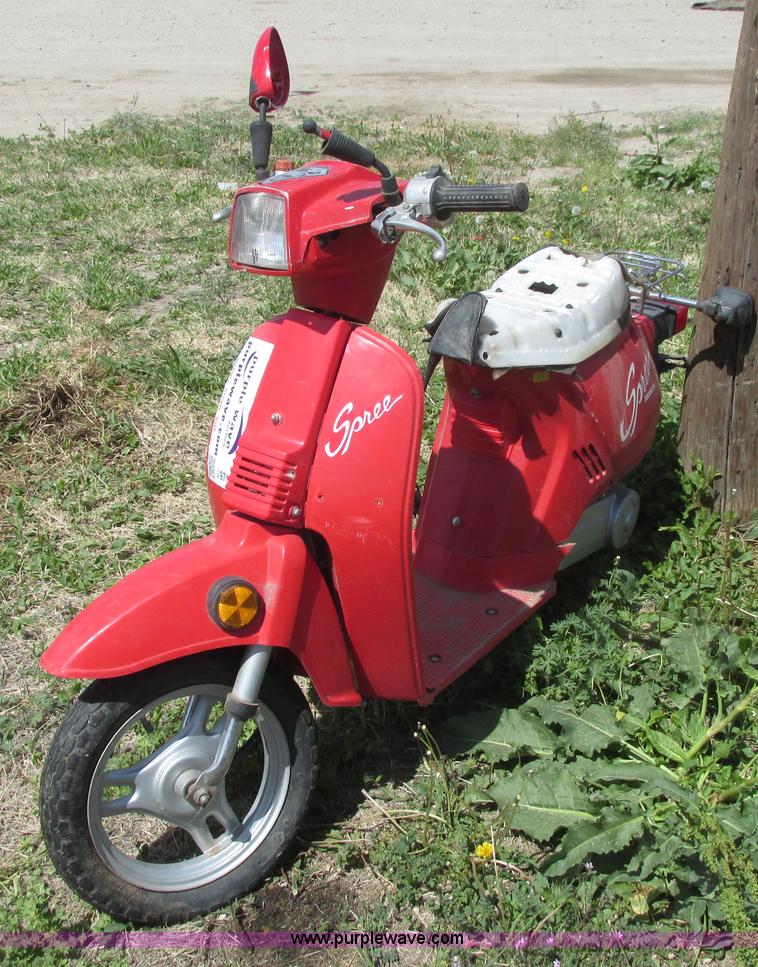 1985 Honda Spree NQ50 scooter in Wichita, KS Item I9713 sold Purple