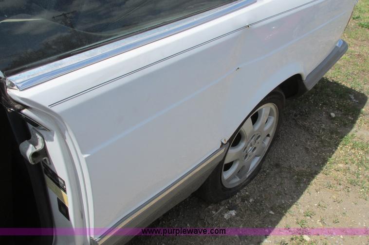 image for item I9714 1988 Mercedes Benz 560 SEC