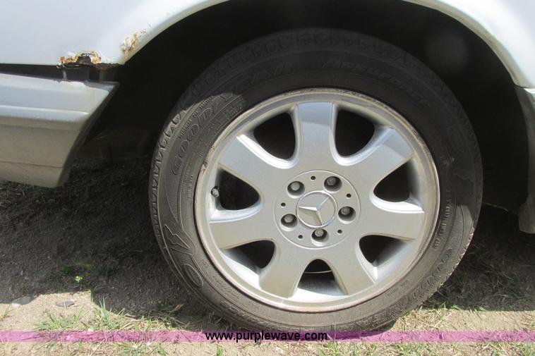 image for item I9714 1988 Mercedes Benz 560 SEC