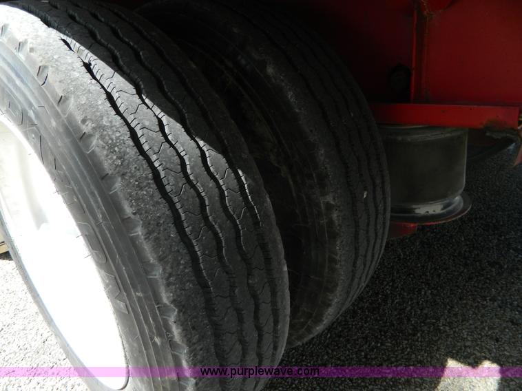 image for item AQ9498 2006 Transcraft DTL-2100 RS2 52' drop deck sliding spread axle trailer