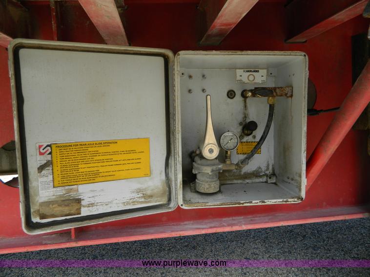 image for item AQ9498 2006 Transcraft DTL-2100 RS2 52' drop deck sliding spread axle trailer