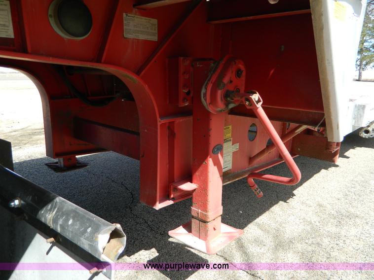 image for item AQ9498 2006 Transcraft DTL-2100 RS2 52' drop deck sliding spread axle trailer