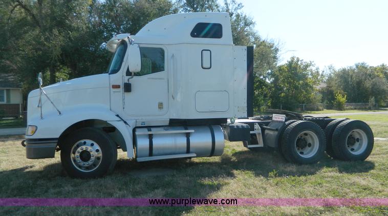 image for item D6065 2003 International 9200i semi truck