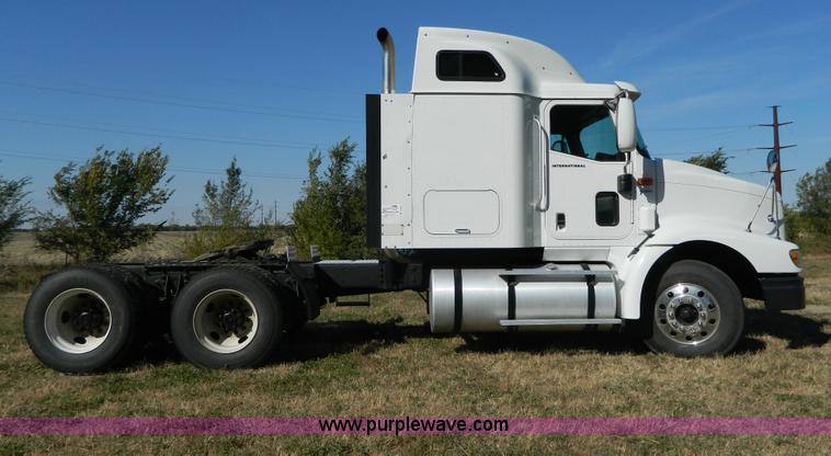 image for item D6065 2003 International 9200i semi truck