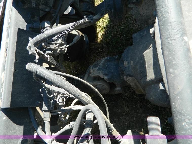 image for item D6065 2003 International 9200i semi truck