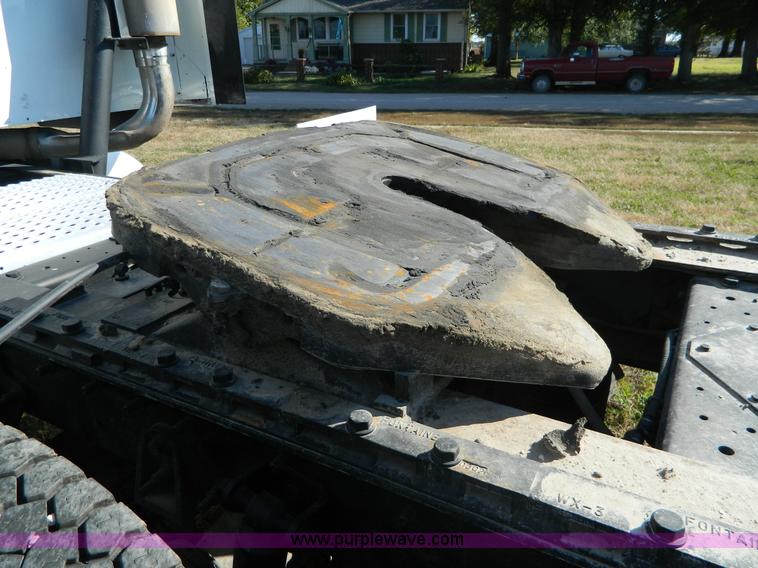 image for item D6065 2003 International 9200i semi truck