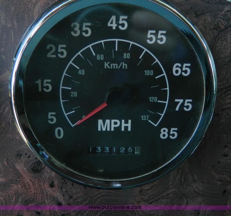 image for item D6065 2003 International 9200i semi truck