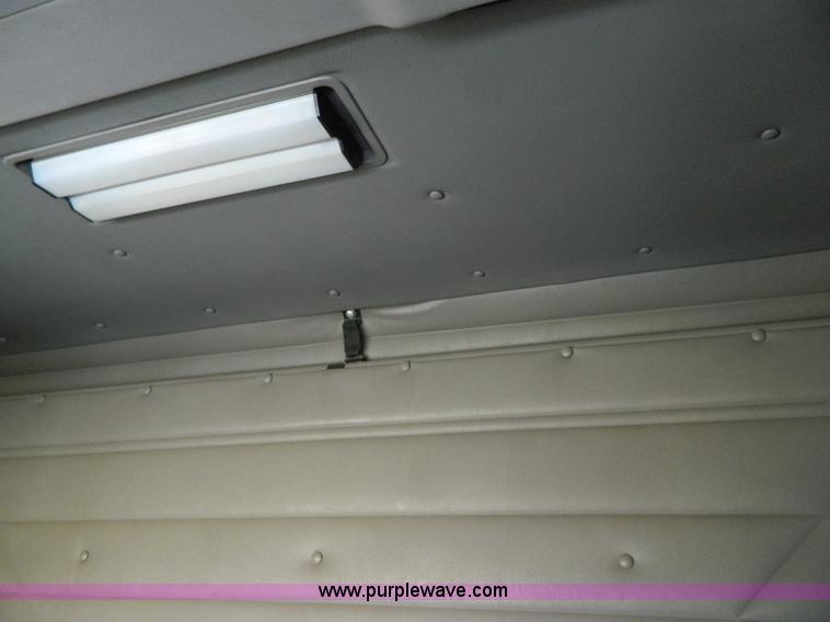 image for item D6065 2003 International 9200i semi truck