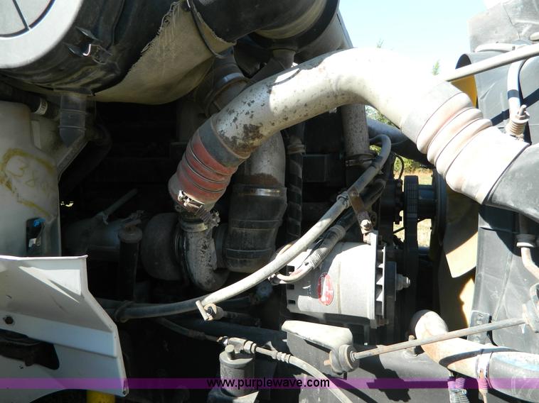 image for item D6065 2003 International 9200i semi truck