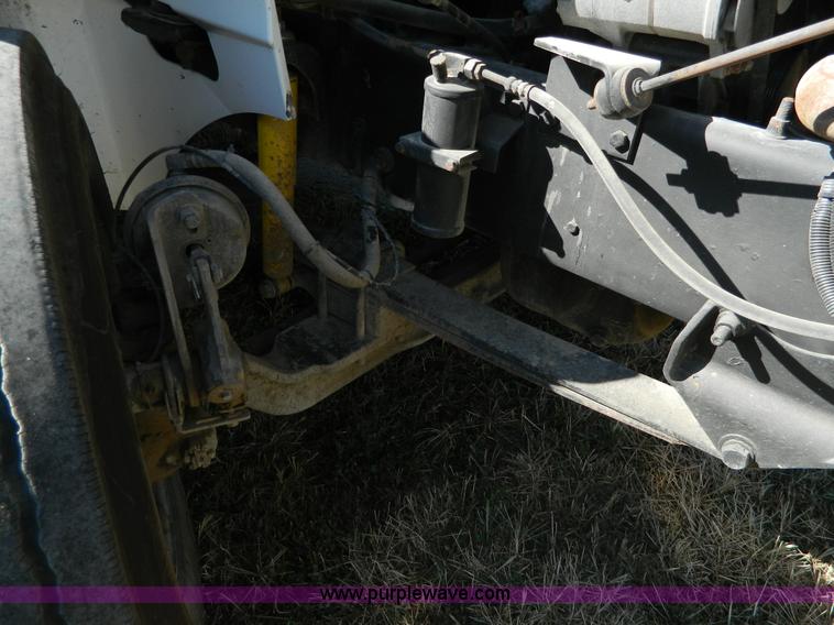 image for item D6065 2003 International 9200i semi truck