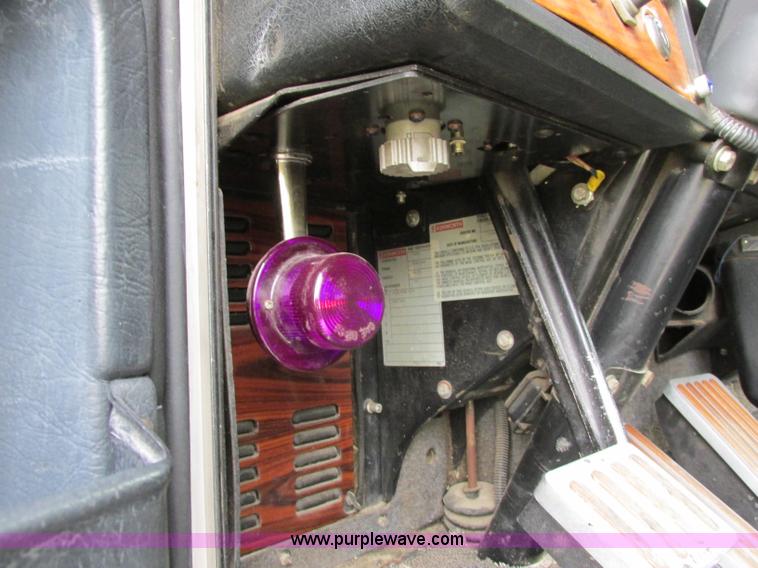 image for item F4871 1997 Kenworth W900 semi truck